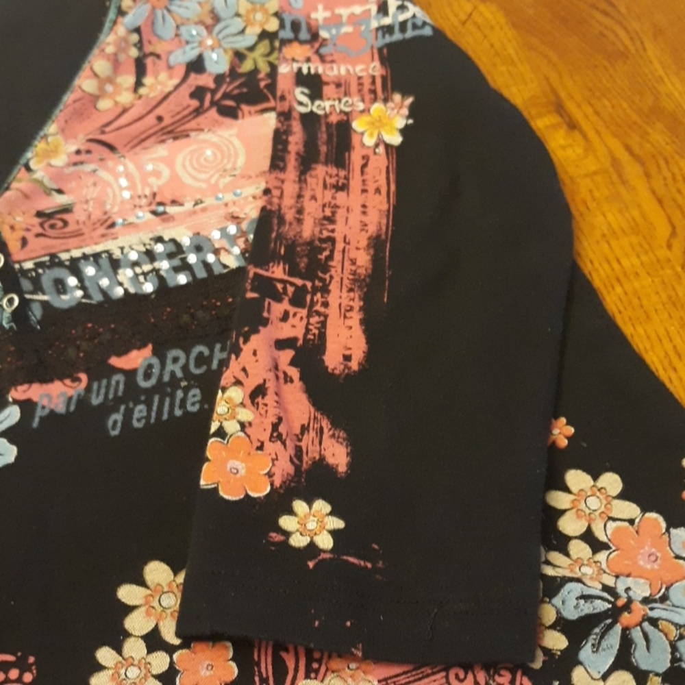 Ladies top - Picture 3 of 4